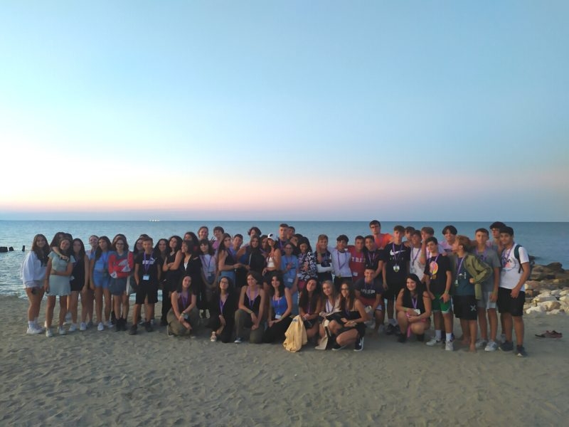 L’Italia è il luogo perfetto per fare una full immersion nella lingua inglese pur rimanendo vicino a casa e godendo dei nostri magnifici territori. Cosa aspetti per iniziare la tua esperienza di studio? Studiare l’inglese in Italia ti permetterà di apprendere la lingua più parlata al mondo unendo alle lezioni in aula molte visite e attività in lingua. Scopri tutte le destinazioni disponibili in Italia e studia l’inglese rimanendo nel Belpaese.