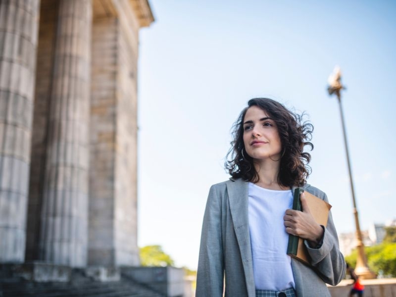 L’Argentina è tra i paesi più multiculturali della Latino America, in cui coesistono una cultura tipicamente locale e influenze europee, perlopiù spagnole e italiane. Per questo motivo,mettersi alla prova studiando all’estero, entrando in contatto con il loro stile di vita, può essere una sfida che ti farà crescere personalmente.Se vuoi dare a tuo figlio o ai tuoi studenti la possibilità di migliorare lo spagnolo a Buenos Aires o Córdoba, due delle città argentine più famose, allora devi scegliere uno dei programmi di Trinity ViaggiStudio. Con i programmi di Trinity ViaggiStudio avrai la possibilità di immergerti nella cultura argentina a 360 gradi, frequentando High Schools, College e Università tra i più rinomati del Paese e soggiornando nelle residenze studentesche o presso una famiglia ospitante nelle città più rappresentative del Paese.