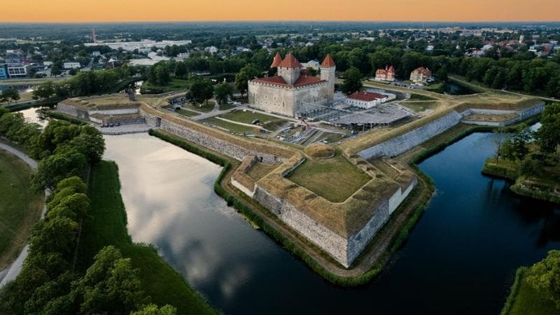 Exchange Se scegli il programma Exchange, studierai in una high school pubblica e alloggerai presso una delle famiglie ospitanti volontarie, che ti sceglierà in base al tuo profilo