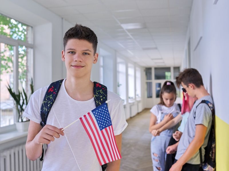 Perché una vacanza studio all’estero Una vacanza studio all’estero è un’esperienza indispensabile per apprendere una lingua straniera, soprattutto nel caso degli studenti dislessici. Non solo, il soggiorno in un altro Paese è un’occasione per crescere, mettersi alla prova, conoscere coetanei con le stesse caratteristiche ed esigenze. Oggi è possibile partire in tutta sicurezza e nel rispetto delle proprie peculiarità, senza rinunciare a un’opportunità formativa che sarà utile per tutta la vita.