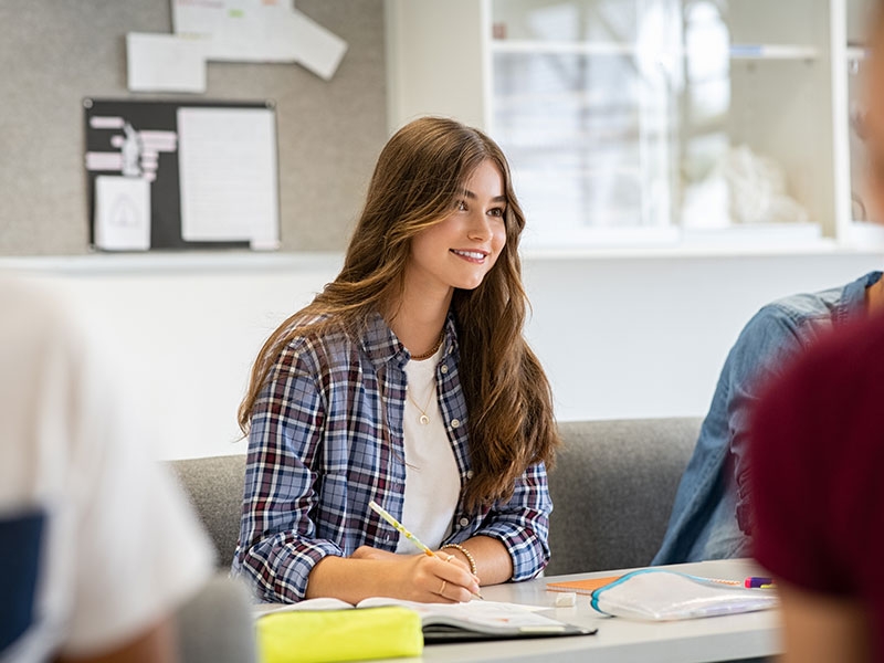 Exchange Se scegli il programma Exchange, studierai in una high school pubblica e alloggerai presso una delle famiglie ospitanti volontarie, che ti sceglierà in base al tuo profilo; Exchange PLUS Se scegli il programma Exchange PLUS, soggiornerai presso famiglie ospitanti selezionate e avrai la possibilità di esprimere delle preferenze.