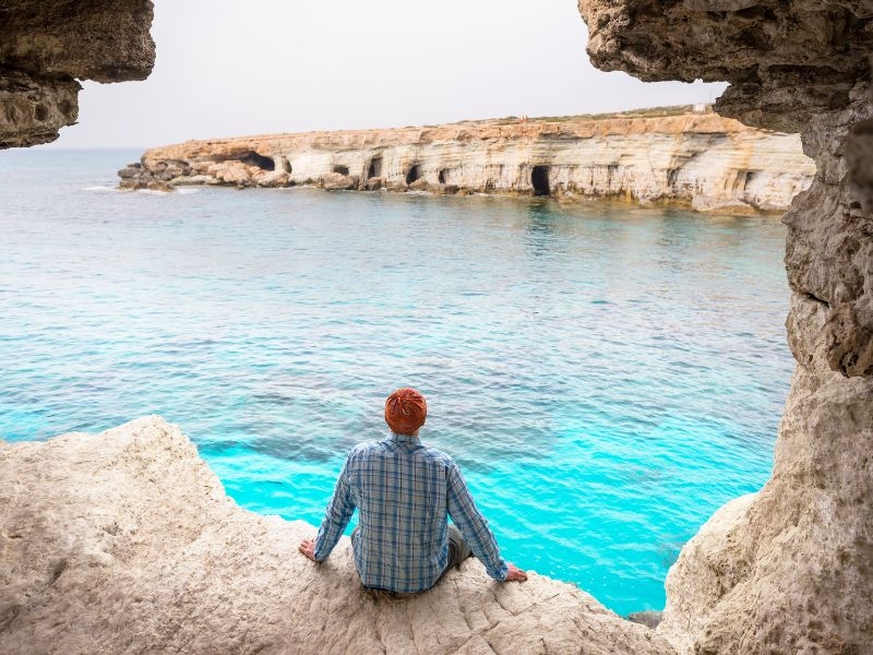 Vuoi partire per una vacanza studio di inglese più particolare del solito? A Cipro avrai la possibilità di vivere la tua esperienza mettendo alla prova la lingua sotto al sole e sulle spiagge dorate cipriote. Con il nostro programma Estate Junior, avrai la possibilità di visitare Larnaca, che gode di un’ottima posizione in quanto tranquilla, ma a pochi passi dalle città vivaci e animate.Hai fra i 10 e i 17 anni? Iscriviti alla tua prossima vacanza studio a Cipro. Due settimane all’insegna dell’inglese e del divertimento: 30 ore di lezione a settimana, ricco programma ricreativo e di escursioni per una vacanza studio sulle spiagge dorate. Contattaci