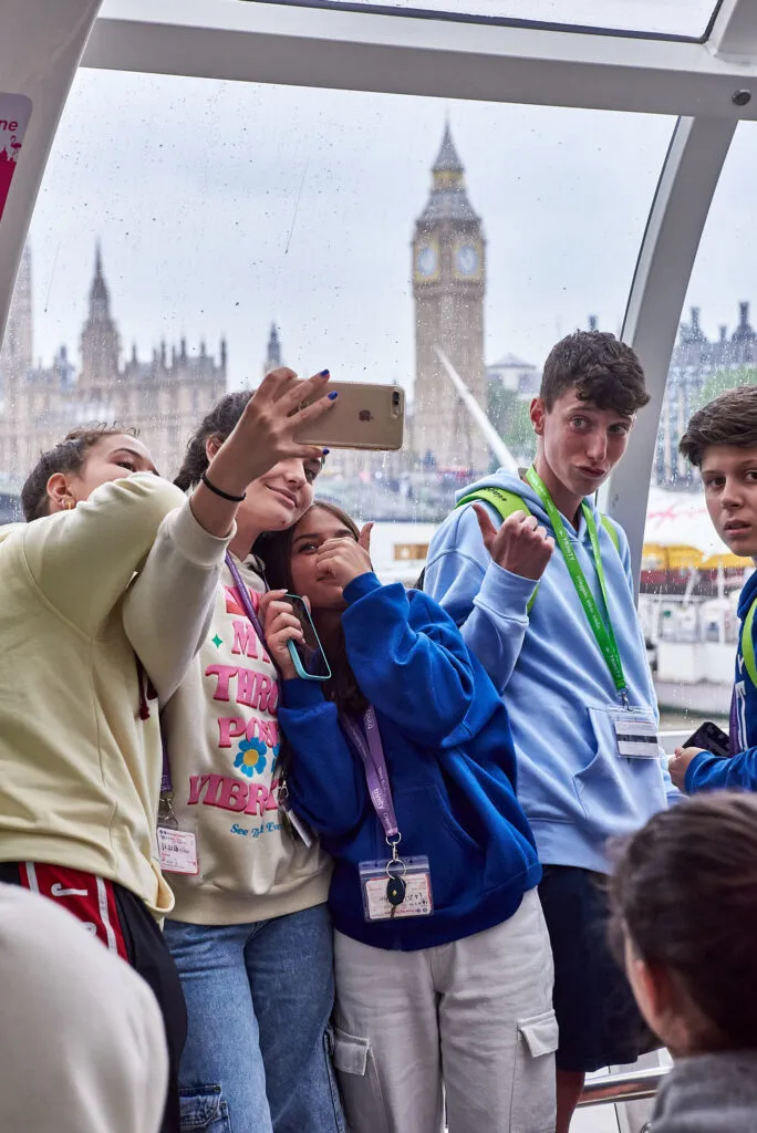 La Gran Bretagna è una meta perfetta per chi desidera trascorrere due settimane estive all’estero per migliorare il proprio inglese. Facilmente raggiungibile dall’Italia, è un Paese ricco di storia e con un ottimo sistema educativo. Londra e dintorni, Canterbury, Brighton e Torquay sono solo alcune delle tante destinazioni tra cui potrai scegliere con i programmi Estate Junior di Trinity ViaggiStudio.Hai fra gli 8 e i 18 anni? Iscriviti alla tua prossima vacanza studio in Inghilterra. Due settimane all’insegna dell’inglese e del divertimento: 30 ore di lezione totali, ricco programma ricreativo e di escursioni in college da sogno. Contattaci